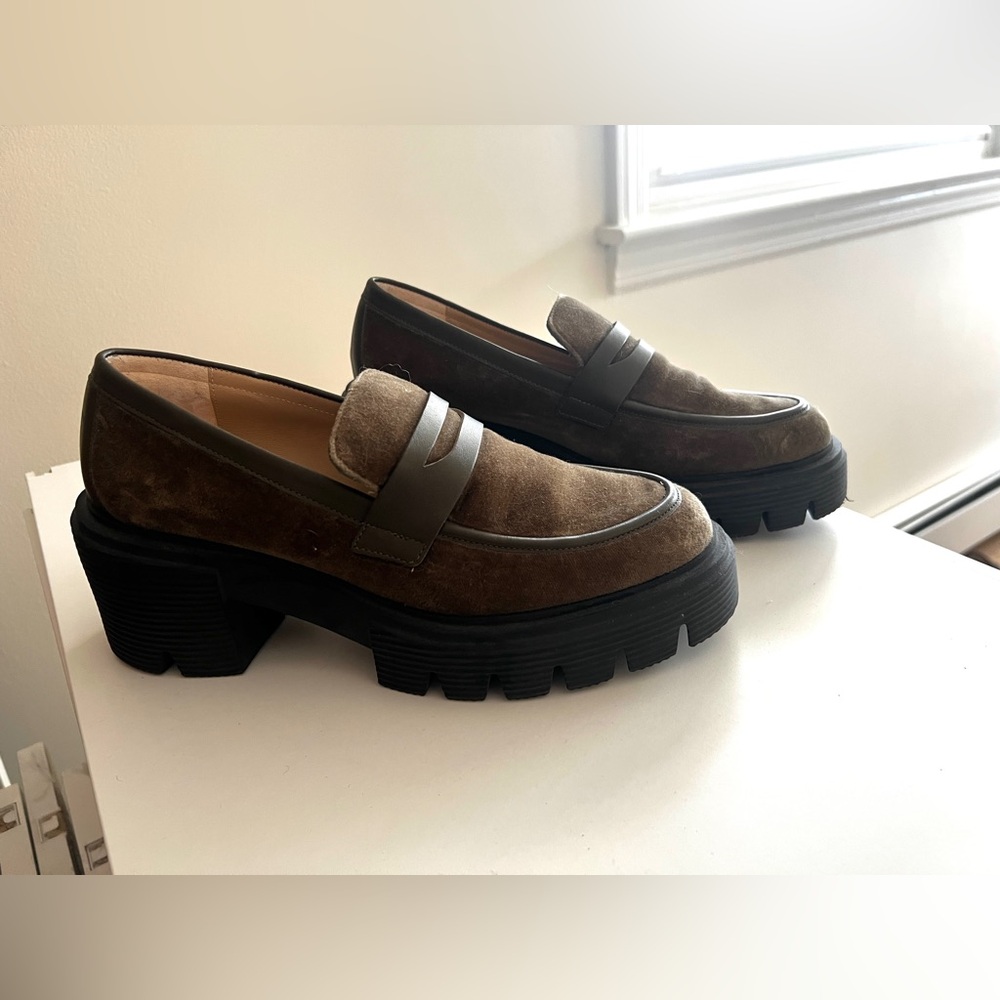 Stuart Weitzman Soho Velvet Loafers 7.5B in Cargo Green